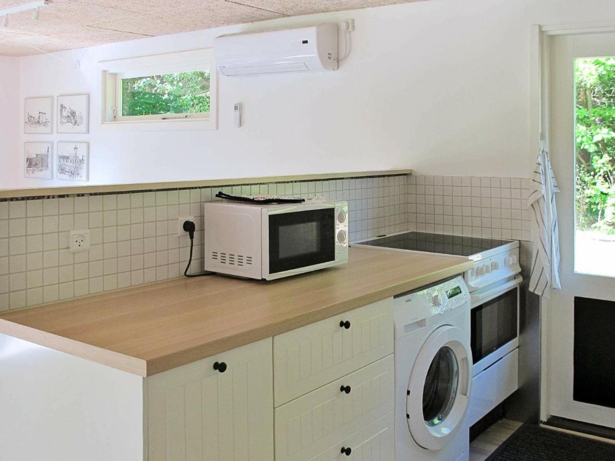 4 Person Holiday Home In Hals エクステリア 写真