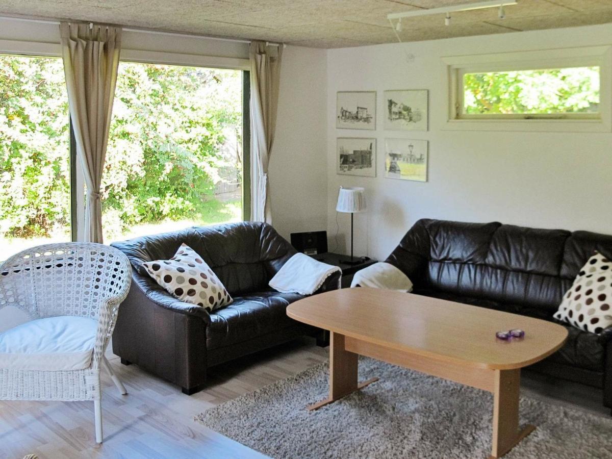4 Person Holiday Home In Hals エクステリア 写真
