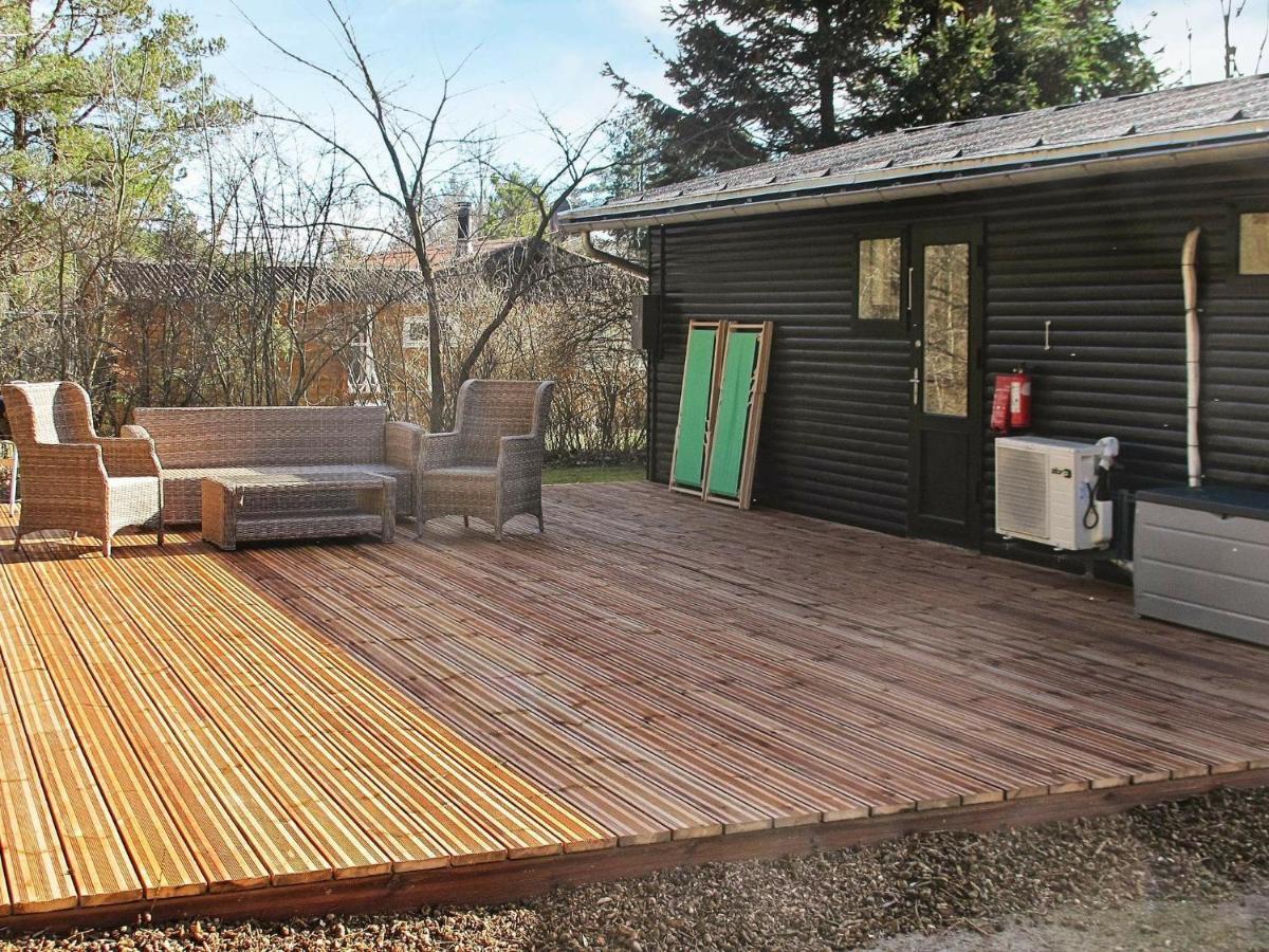 4 Person Holiday Home In Hals エクステリア 写真